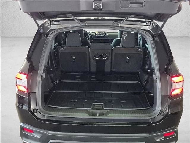 Used 2025 Honda Pilot Sport image 6