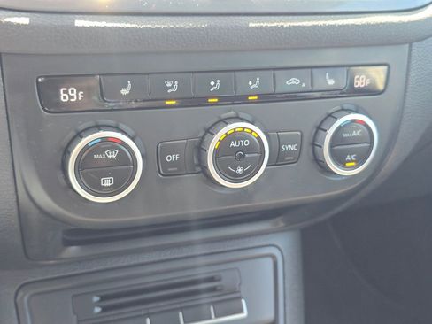 Used 2015 Volkswagen Tiguan SEL AWD/4WD image 29