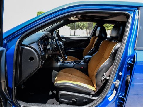 Used 2022 Dodge Charger R/T w/ Plus Group RWD image 4