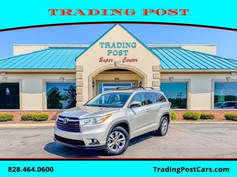 Used 2014 Toyota Highlander XLE FWD image 1