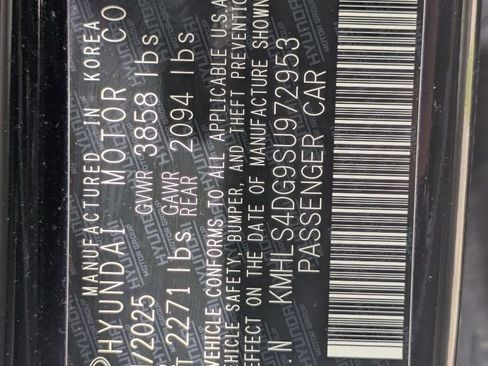 Used 2025 Hyundai Elantra SEL FWD image 35