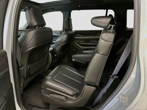 Used 2024 Jeep Grand Cherokee L Limited w/ Luxury Tech Group II image 30