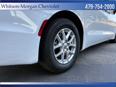 Used 2023 Chrysler Pacifica Touring-L FWD image 40