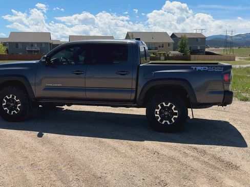 Used 2019 Toyota Tacoma TRD Off-Road AWD/4WD image 6