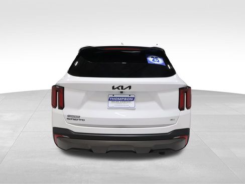Used 2025 Kia Sorento SX image 3
