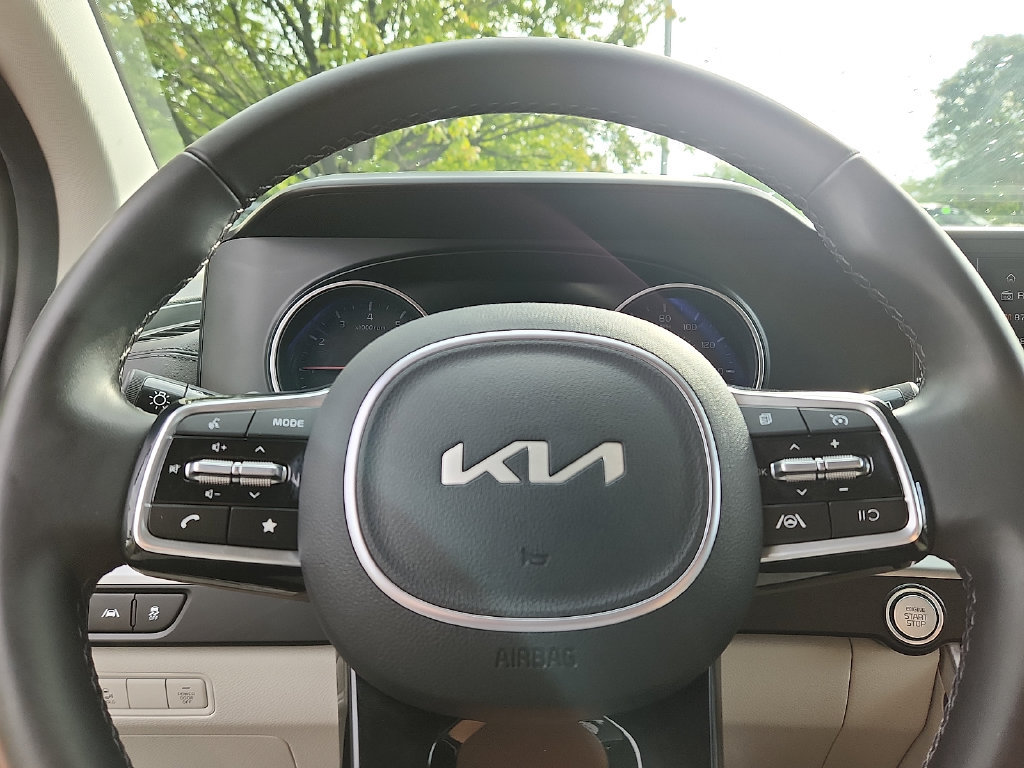 Used 2024 Kia Carnival LX FWD image 18