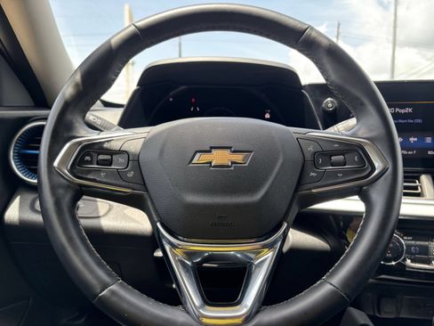 Used 2025 Chevrolet Trax LT w/ LT Convenience Package FWD image 26