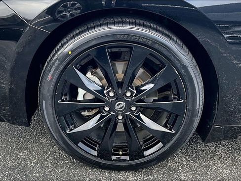 Used 2023 Nissan Maxima SR w/ Sport Mat Group FWD image 11