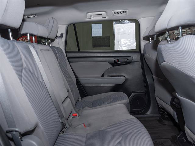 Used 2021 Toyota Highlander LE AWD/4WD image 23