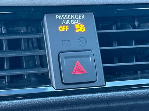 Used 2022 Volkswagen Taos SE image 31