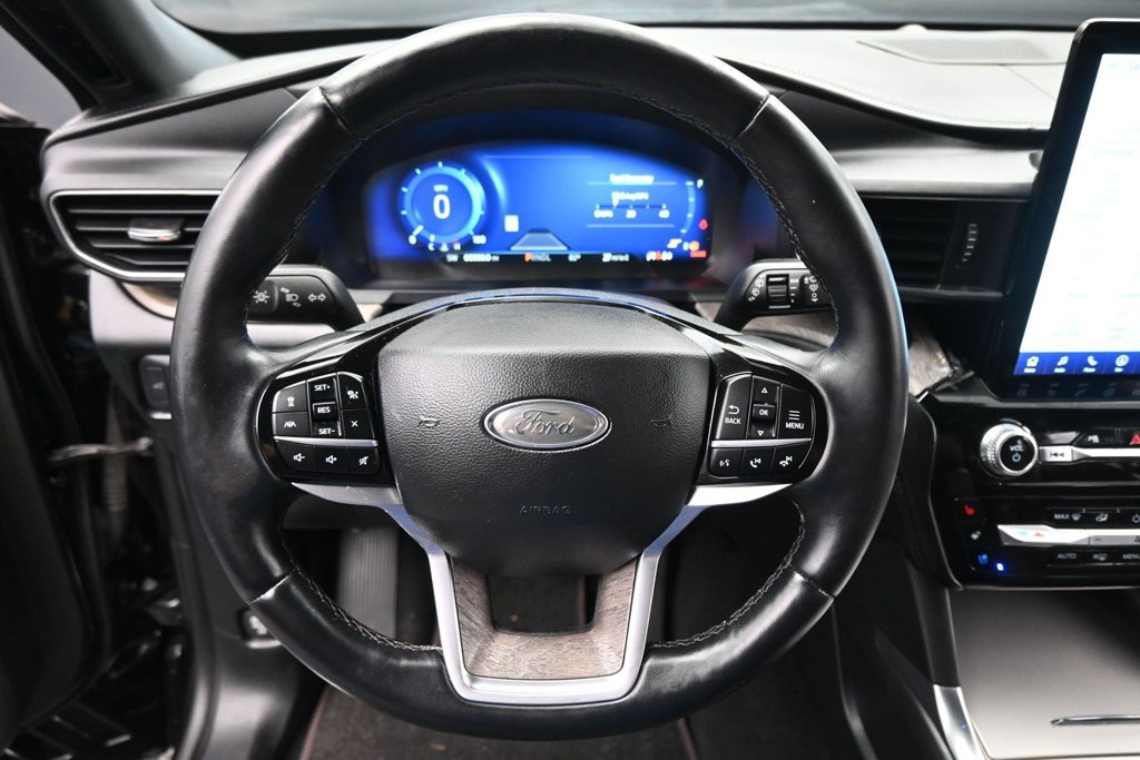 Used 2022 Ford Explorer Platinum w/ Equipment Group 601A AWD/4WD image 13