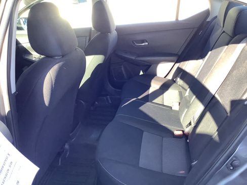 Used 2022 Nissan Sentra SV image 9