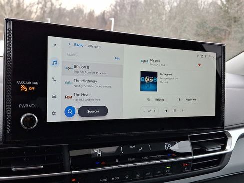 Used 2025 Toyota Sienna XLE image 15