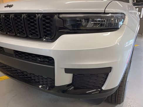 New 2025 Jeep Grand Cherokee L Altitude image 12