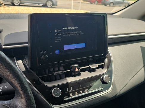 Used 2025 Toyota Corolla LE FWD image 28
