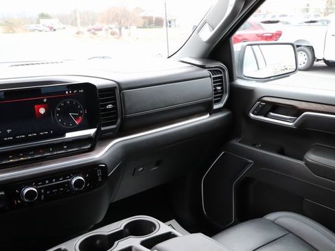 Used 2025 GMC Sierra 1500 SLT image 27