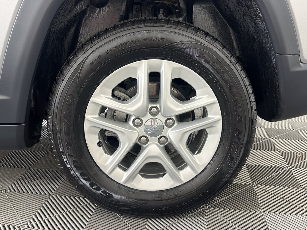 Used 2018 Jeep Compass Sport FWD image 11