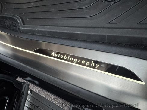 Used 2025 Land Rover Range Rover Long Wheelbase Autobiography AWD/4WD image 16