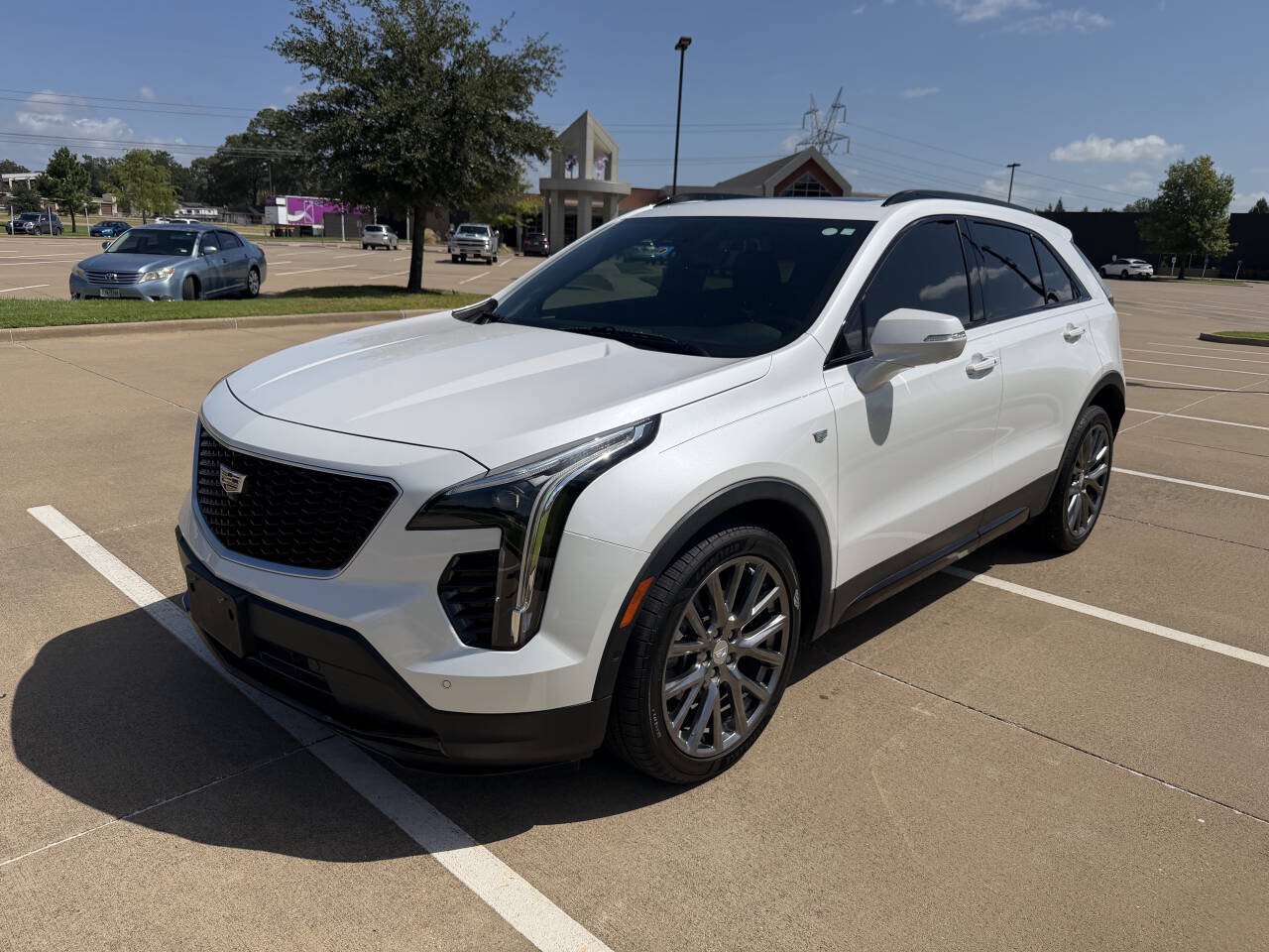 Used 2019 Cadillac XT4 Sport FWD image 3