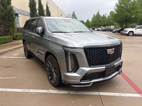 Used 2025 Cadillac Escalade V w/ LPO, Floor Liner Package image 4