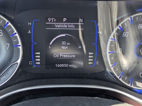 Used 2020 Chrysler Pacifica Touring-L FWD image 25