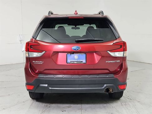 Used 2022 Subaru Forester Premium image 5