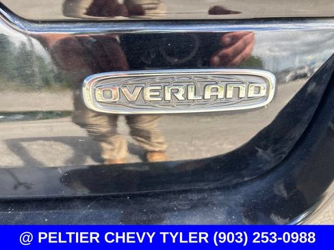 Used 2023 Jeep Grand Cherokee Overland w/ Luxury Tech Group IV AWD/4WD image 9