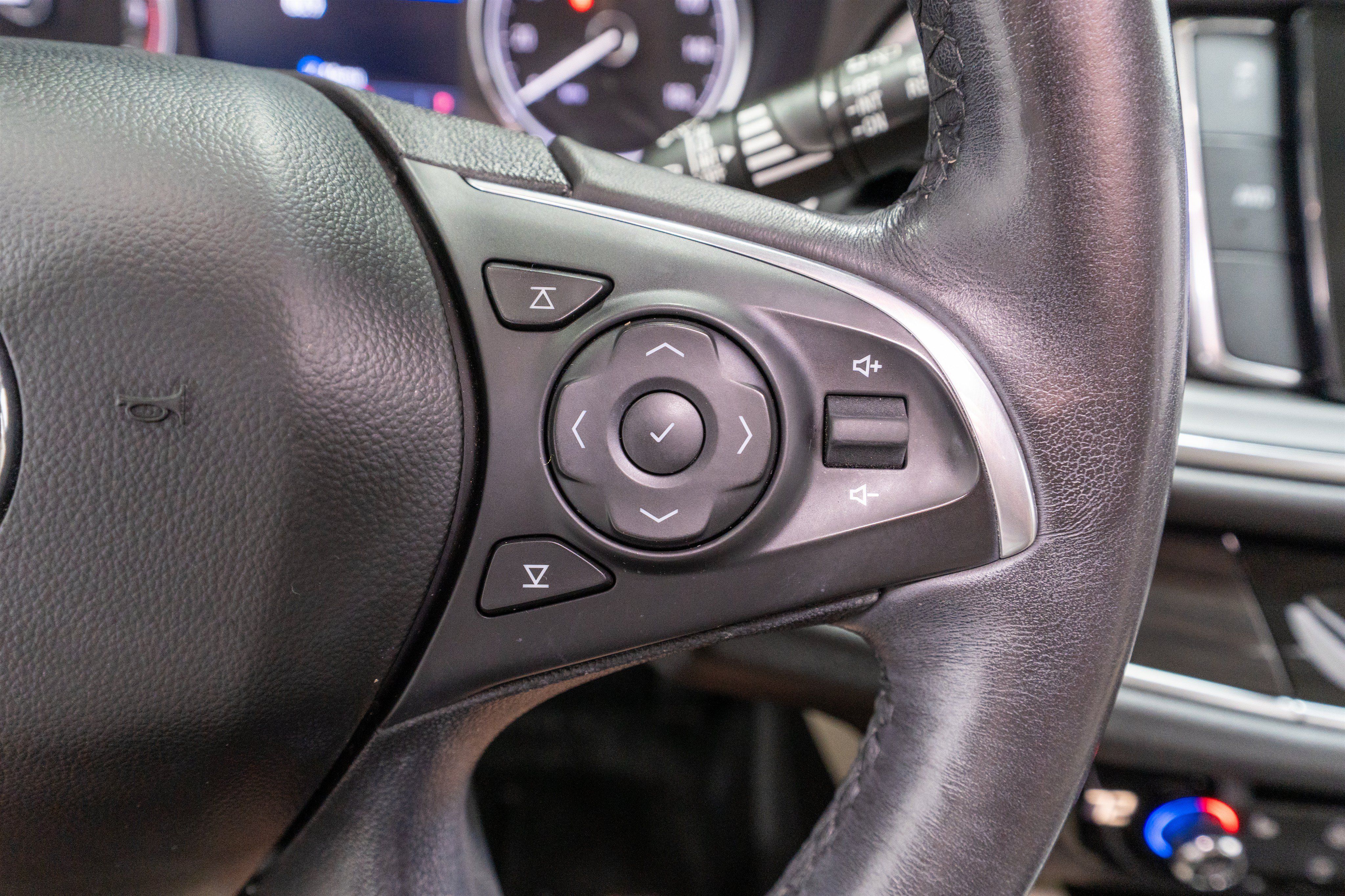 Used 2020 Buick Enclave Essence AWD/4WD image 24