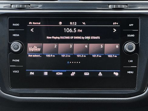 Used 2022 Volkswagen Tiguan SE image 10