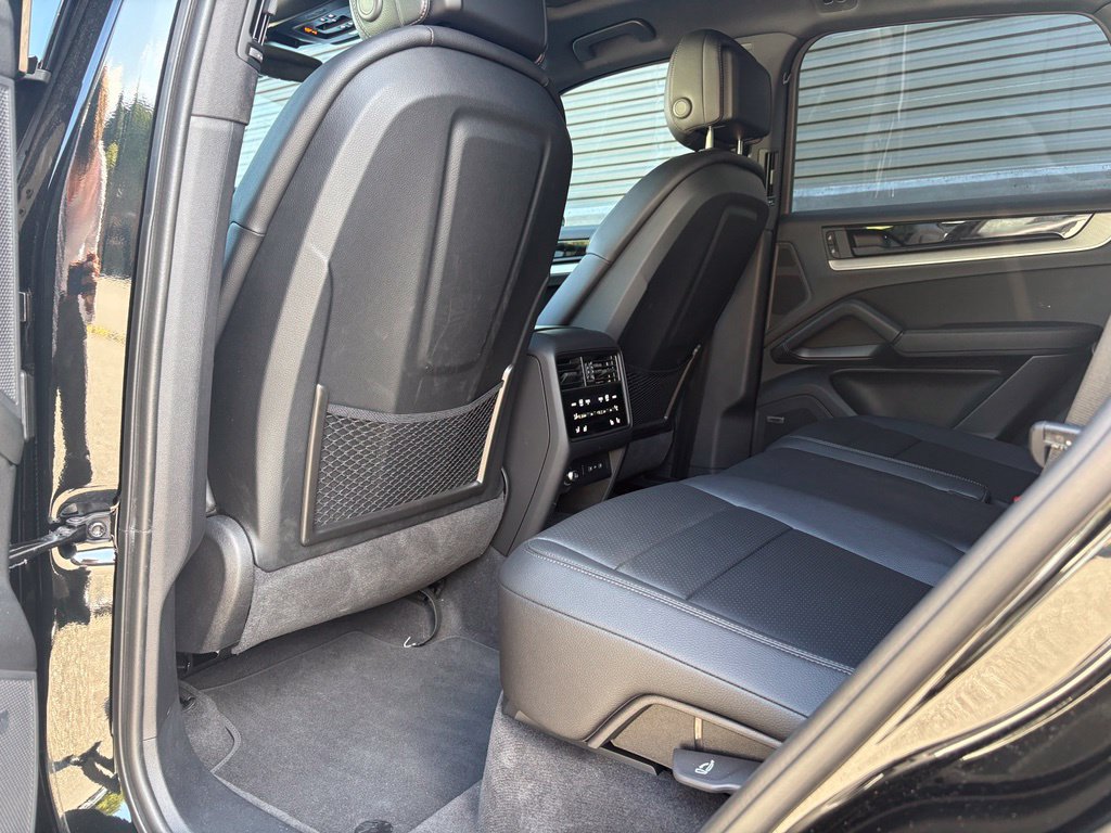 Certified 2026 Porsche Cayenne E-Hybrid AWD/4WD image 17
