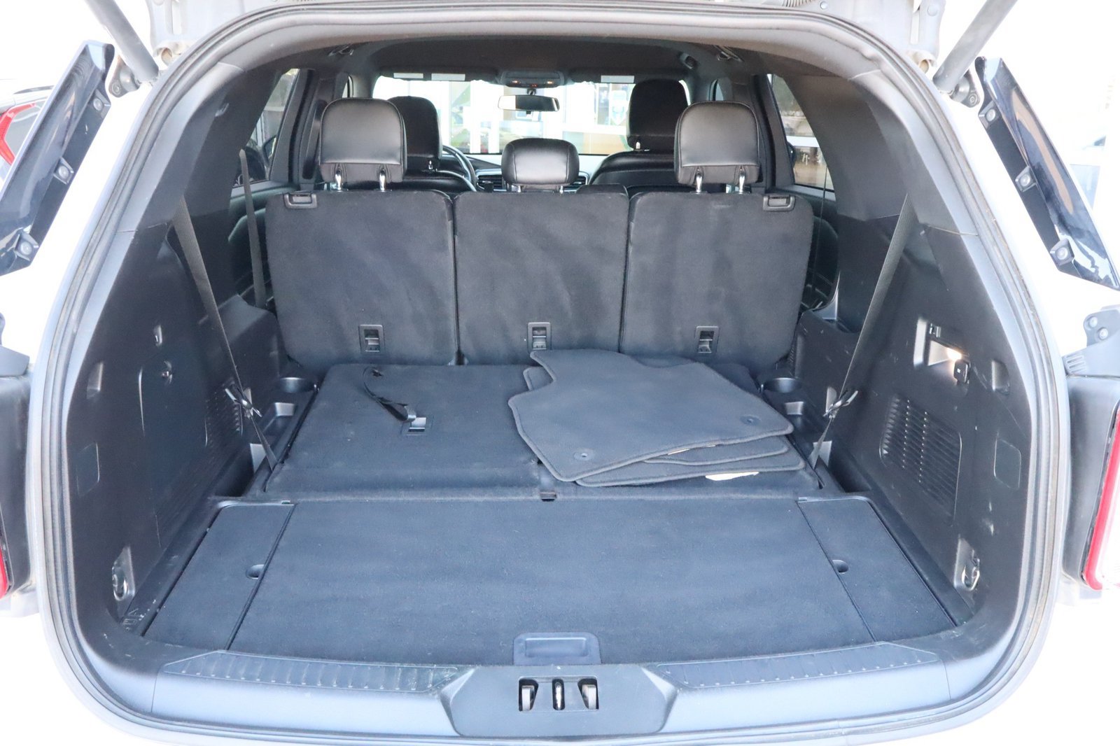 Used 2020 Ford Explorer XLT w/ Equipment Group 202A RWD image 38