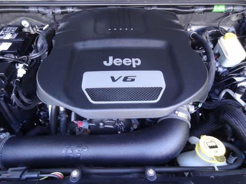 Used 2015 Jeep Wrangler Unlimited Sahara AWD/4WD image 26