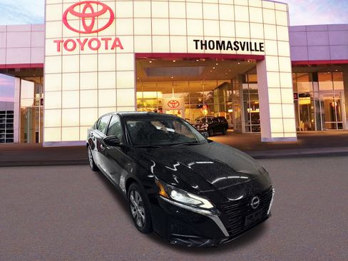 Used 2024 Nissan Altima 2.5 S FWD image 3