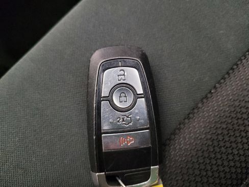 Used 2018 Ford Fusion SE w/ Fusion SE Technology Package FWD image 32