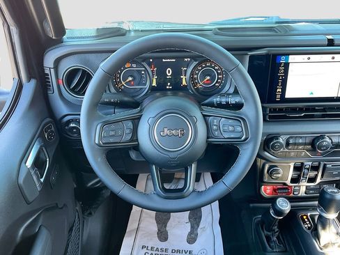 New 2025 Jeep Wrangler Unlimited Rubicon w/ Convenience Group AWD/4WD image 22