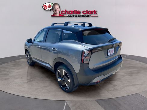 Certified 2025 Nissan Kicks SR FWD image 3