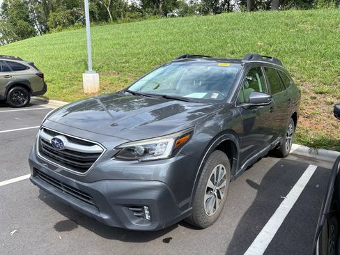 Used 2021 Subaru Outback Premium AWD/4WD image 3