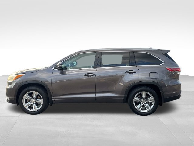 Used 2015 Toyota Highlander Limited w/ Driver Technology Package AWD/4WD image 3