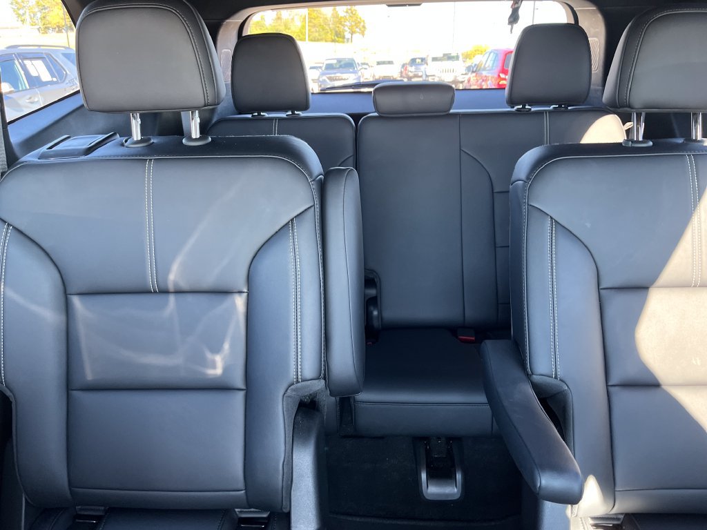 Used 2026 GMC Acadia Elevation w/ Elevation Premium Package FWD image 22