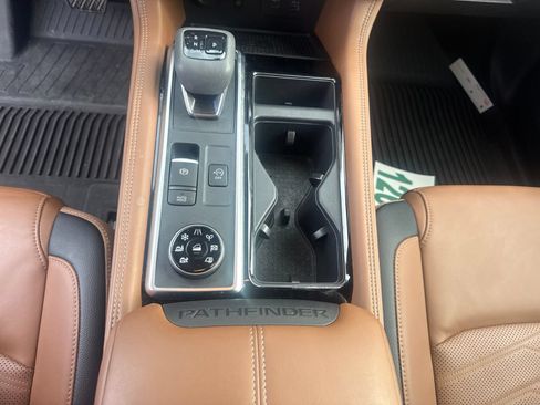 Used 2025 Nissan Pathfinder Platinum AWD/4WD image 13