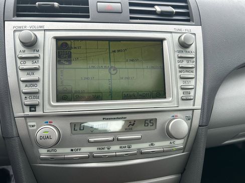 Used 2011 Toyota Camry Hybrid image 19