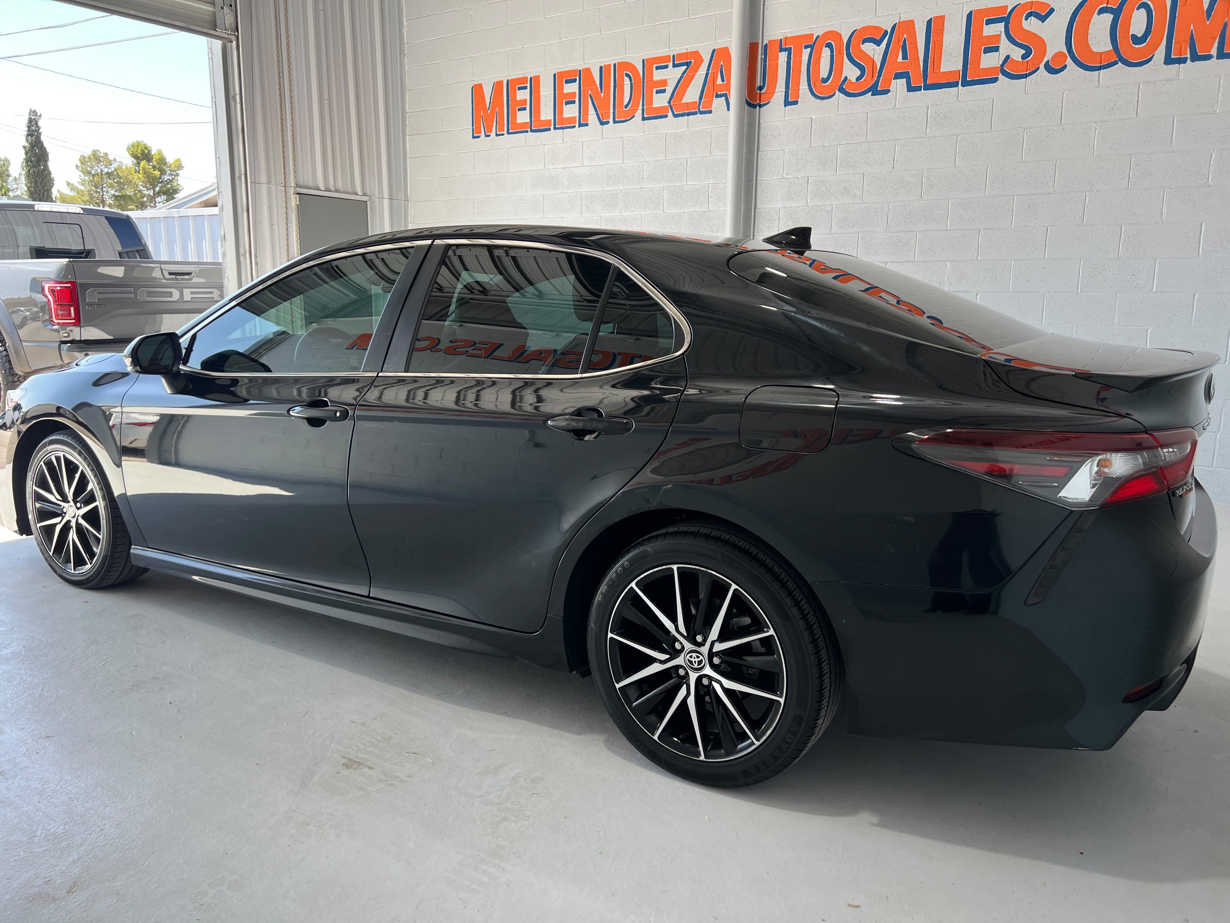 Used 2022 Toyota Camry SE w/ Carpet Mat Package (TMS) FWD image 3