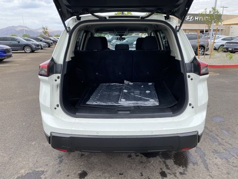 Used 2025 Nissan Rogue S AWD/4WD image 14