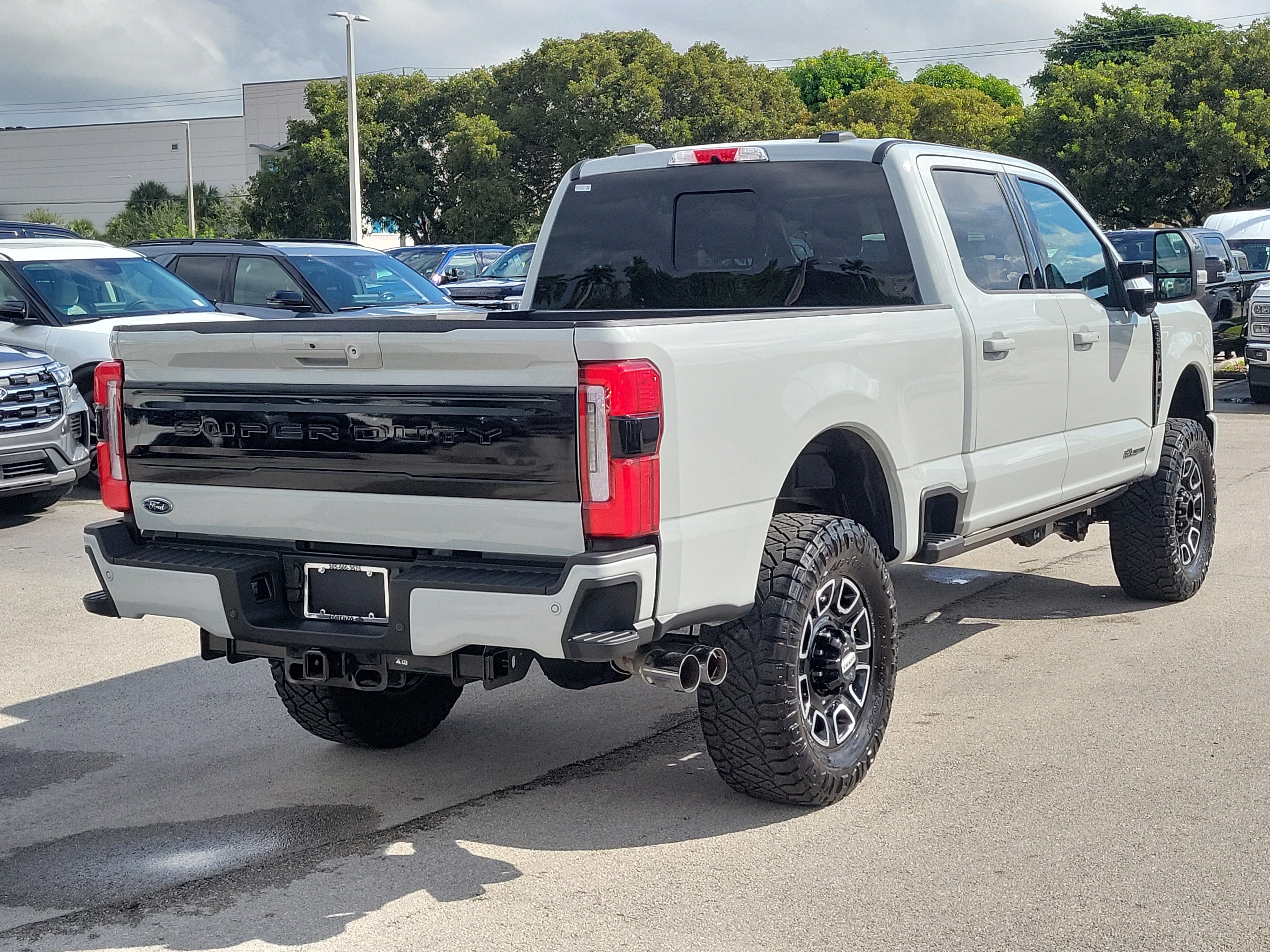 Used 2025 Ford F250 Platinum w/ FX4 Off-Road Package AWD/4WD image 5