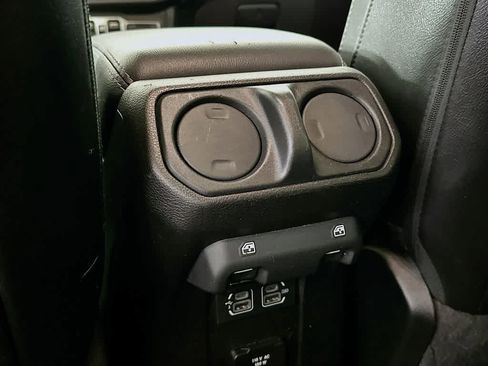 Used 2020 Jeep Wrangler Unlimited Sahara image 13