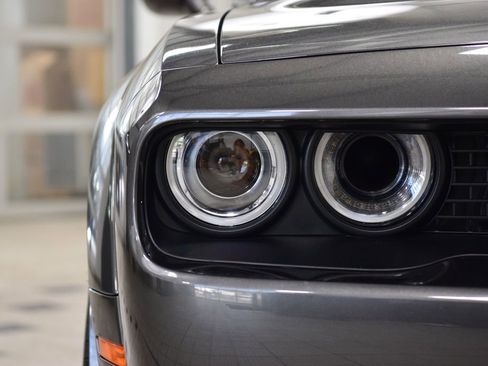 Used 2018 Dodge Challenger SRT Hellcat RWD image 12