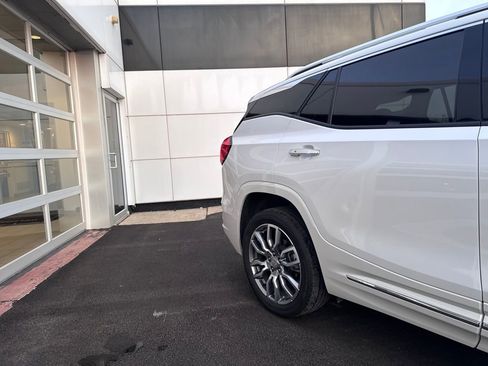 Used 2024 GMC Terrain Denali w/ Denali Premium Package image 32