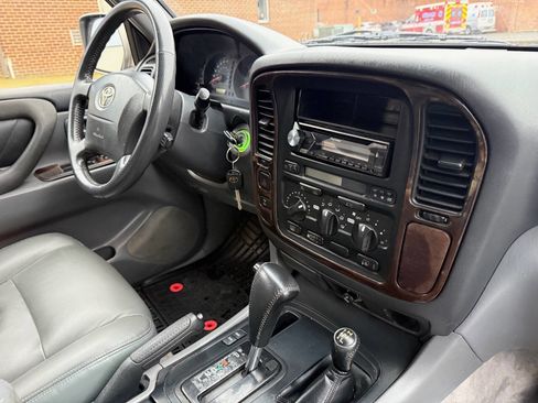 Used 2001 Toyota Land Cruiser image 21