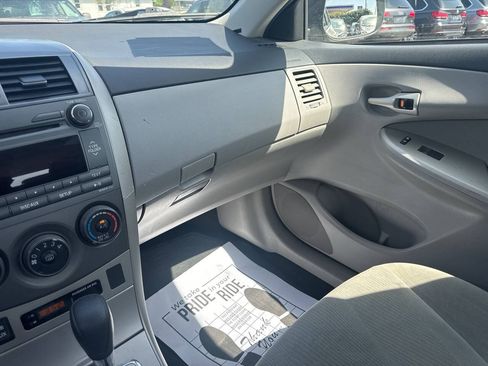 Used 2011 Toyota Corolla LE FWD image 13