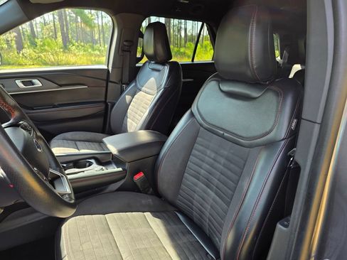 Used 2025 Ford Explorer ST-Line w/ Premium Package RWD image 14